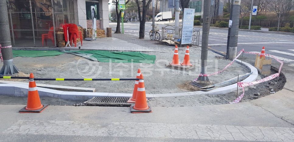 홍우비앤티_영등포도림로_노란발자국_01.jpg