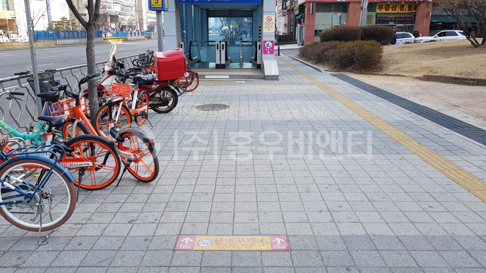 홍우비앤티_수원시청_자전거주차_01.jpg