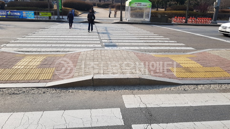 홍우비앤티_수원시청_무단횡단금지_01.jpg