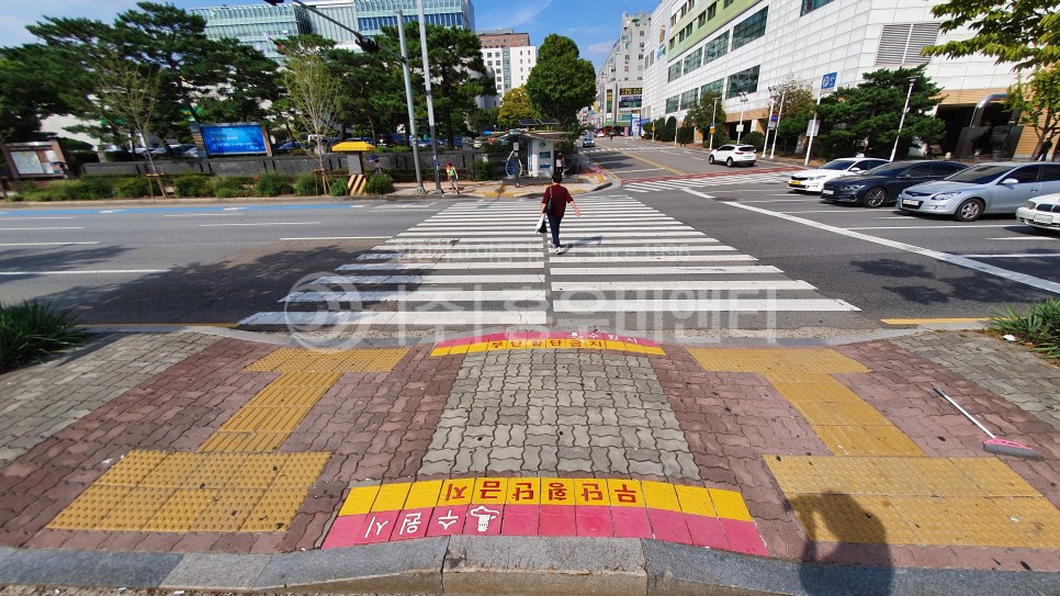 홍우비앤티_수원시청_무단횡단금지_02.jpg