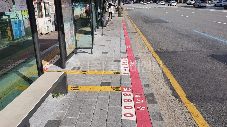 홍우비앤티_수원법원사거리_버스정류장_002.jpg