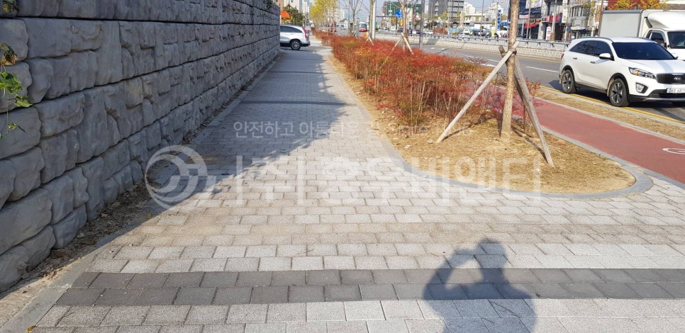 홍우비앤티_싸인블록_익산_건강걷기2.jpg