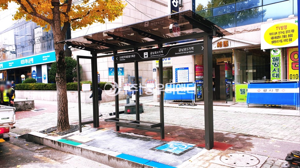 홍우비앤티_전남 광주시_무장애 버스정류장 02.jpg