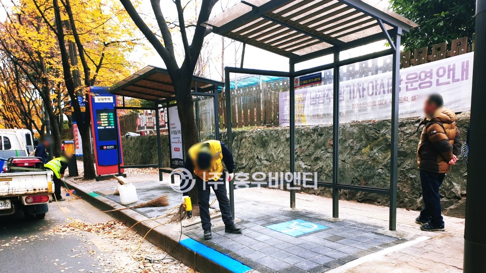 홍우비앤티_전남 광주시_무장애 버스정류장 01.jpg
