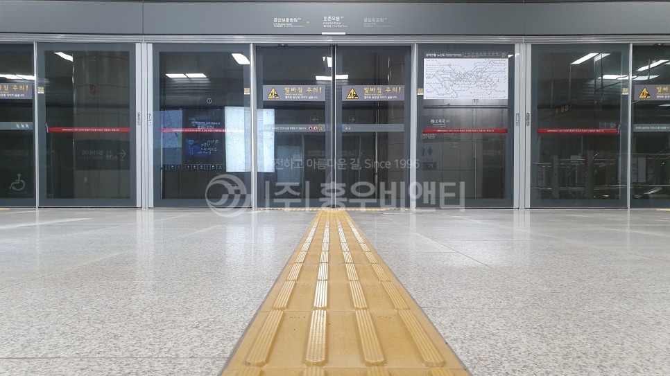 홍우비앤티_점자블록_둔촌오륜역_02.jpg