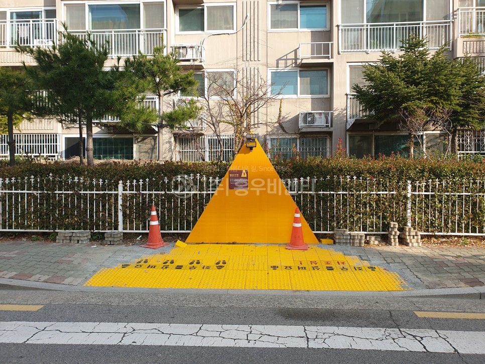홍우비앤티_싸인블록_옐로카펫_부산_동래구_안남초교_191226.jpg