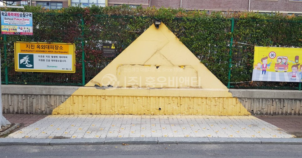 홍우비앤티_옐로카펫_용주초_시공전1.jpg