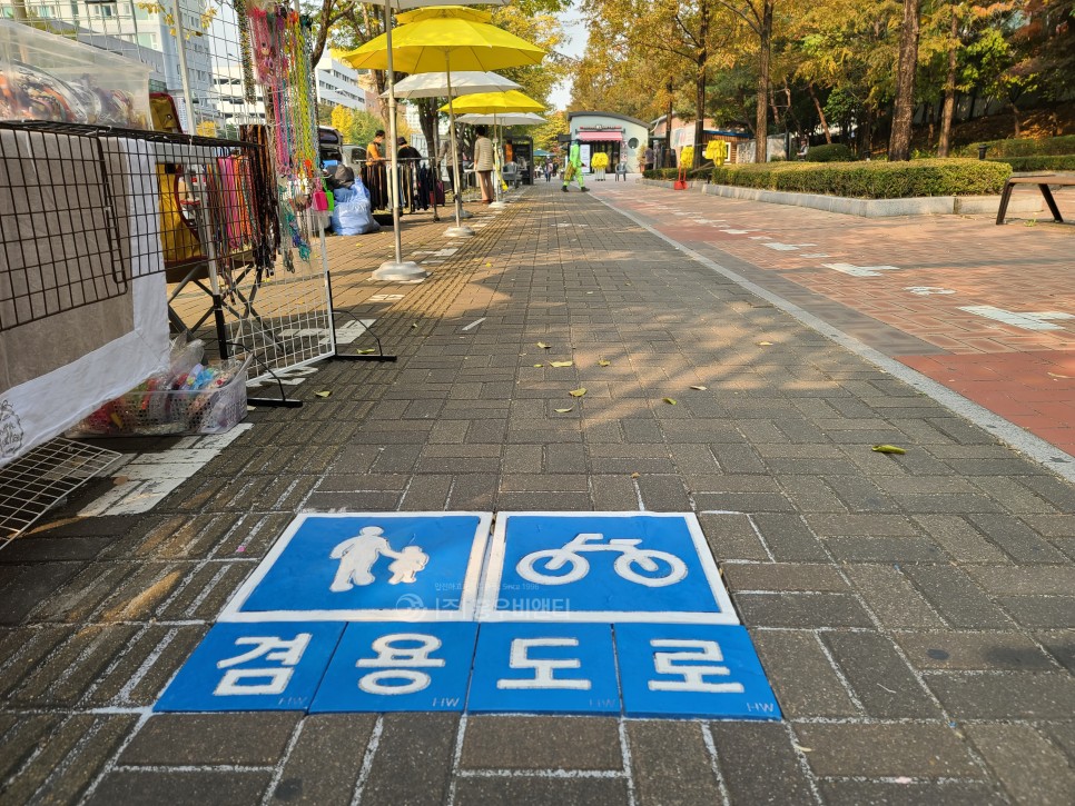홍우비앤티_자전거_겸용도로_강동구_설치_후1.jpg