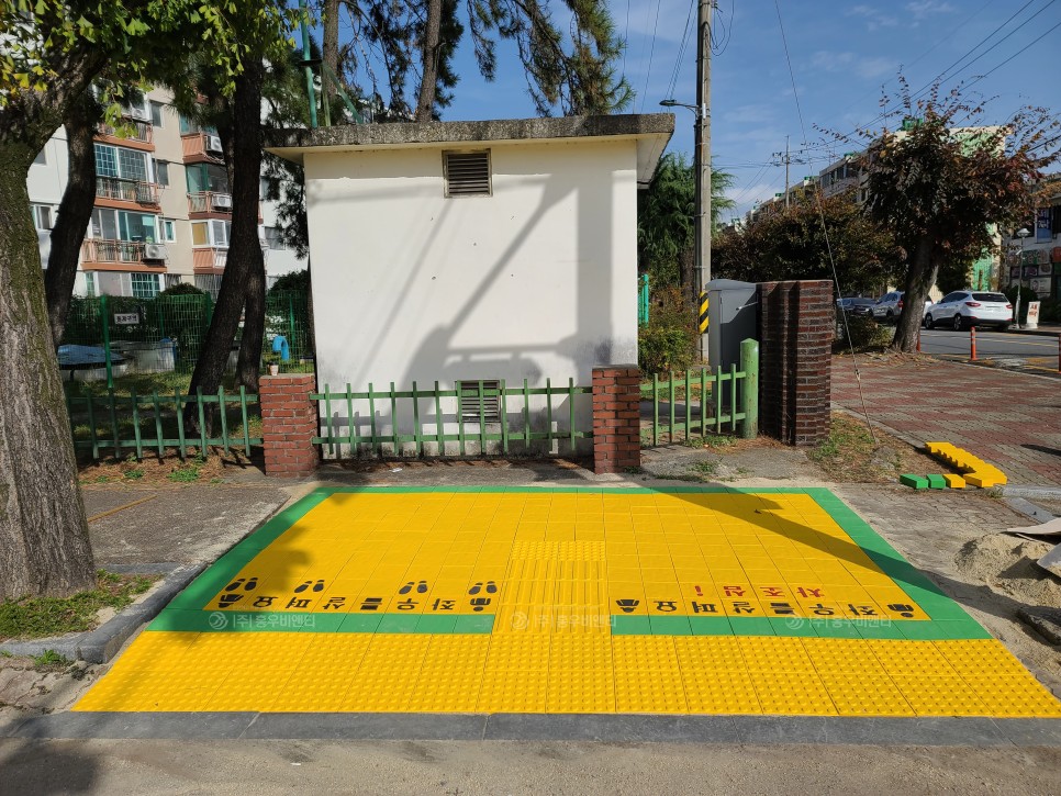 홍우비앤티_안전대기존_광양_칠성초등학교_설치_후_1.jpg