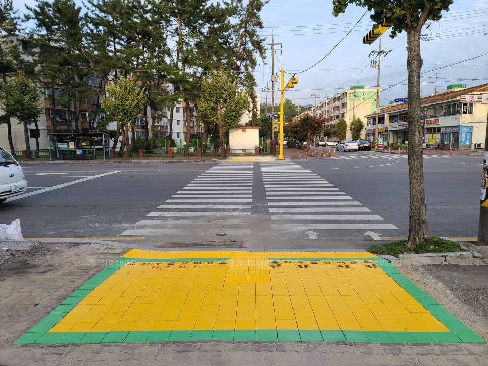 홍우비앤티_안전대기존_광양_칠성초등학교_설치_후_4.jpg