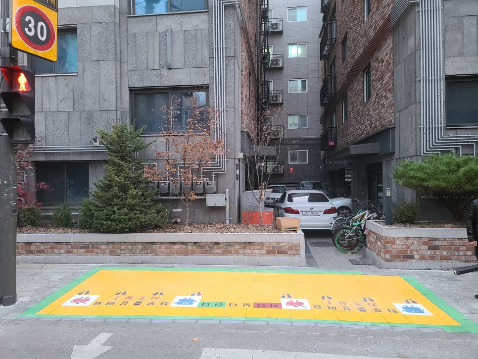 02. 홍우비앤티_서울_송파구_문덕초교_안전대기존_설치_후_1.jpg