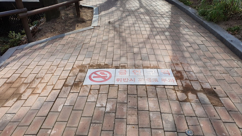 홍우비앤티_울산_남구_선임호수길_금연구역_설치_후_2..jpg