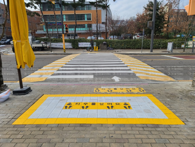 홍우비앤티_안전대기조_수원중촌초등학교_설치_후_1.jpg
