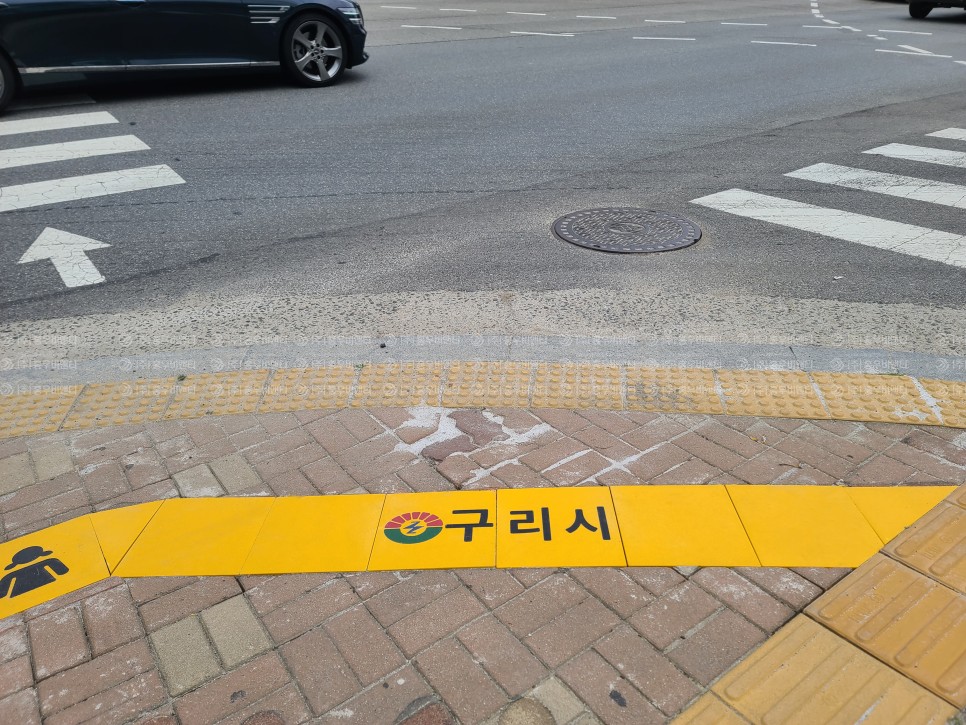 구리시청_노란발자국_설치_후_3.jpg