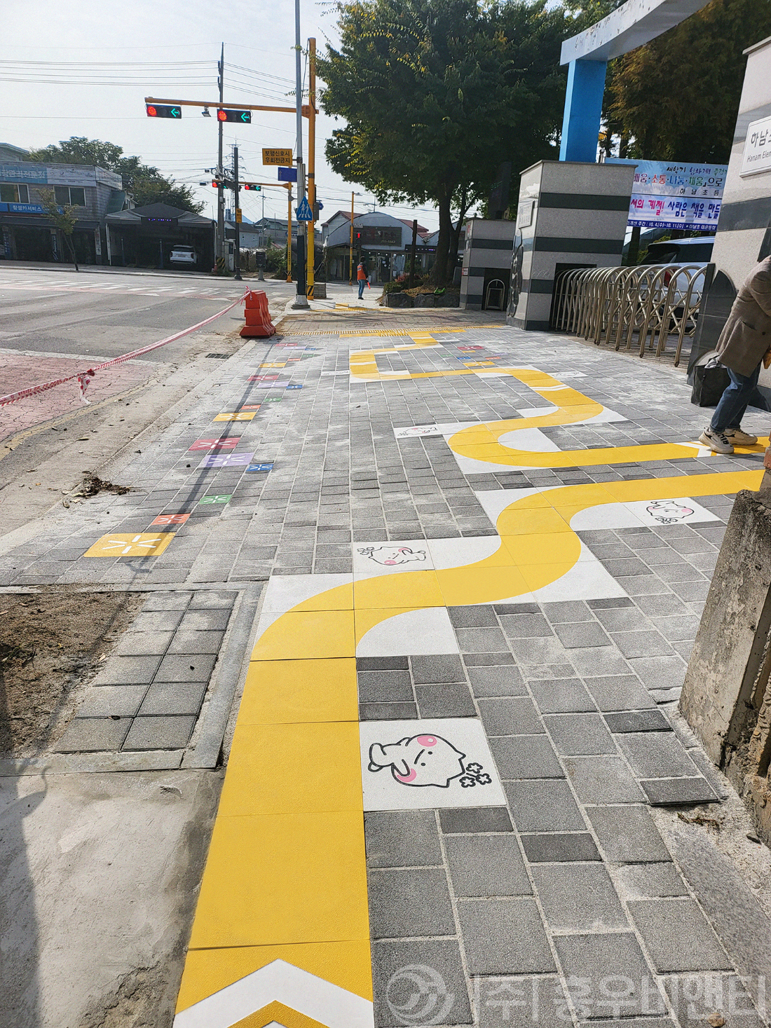 경기도 하남초등학교 앞 안전통학로 싸인블록2.jpg