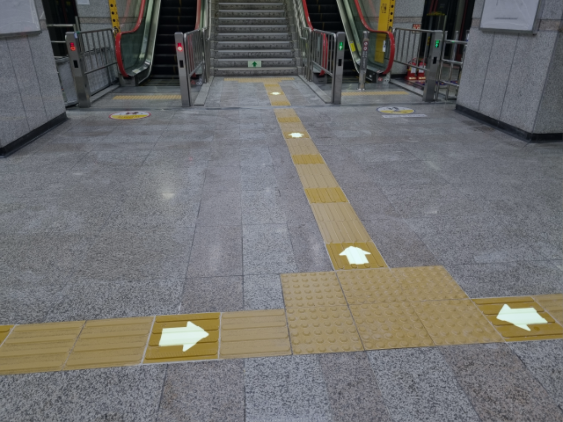 축광(야광)점자블록 설치_광주교통공사 (3).png