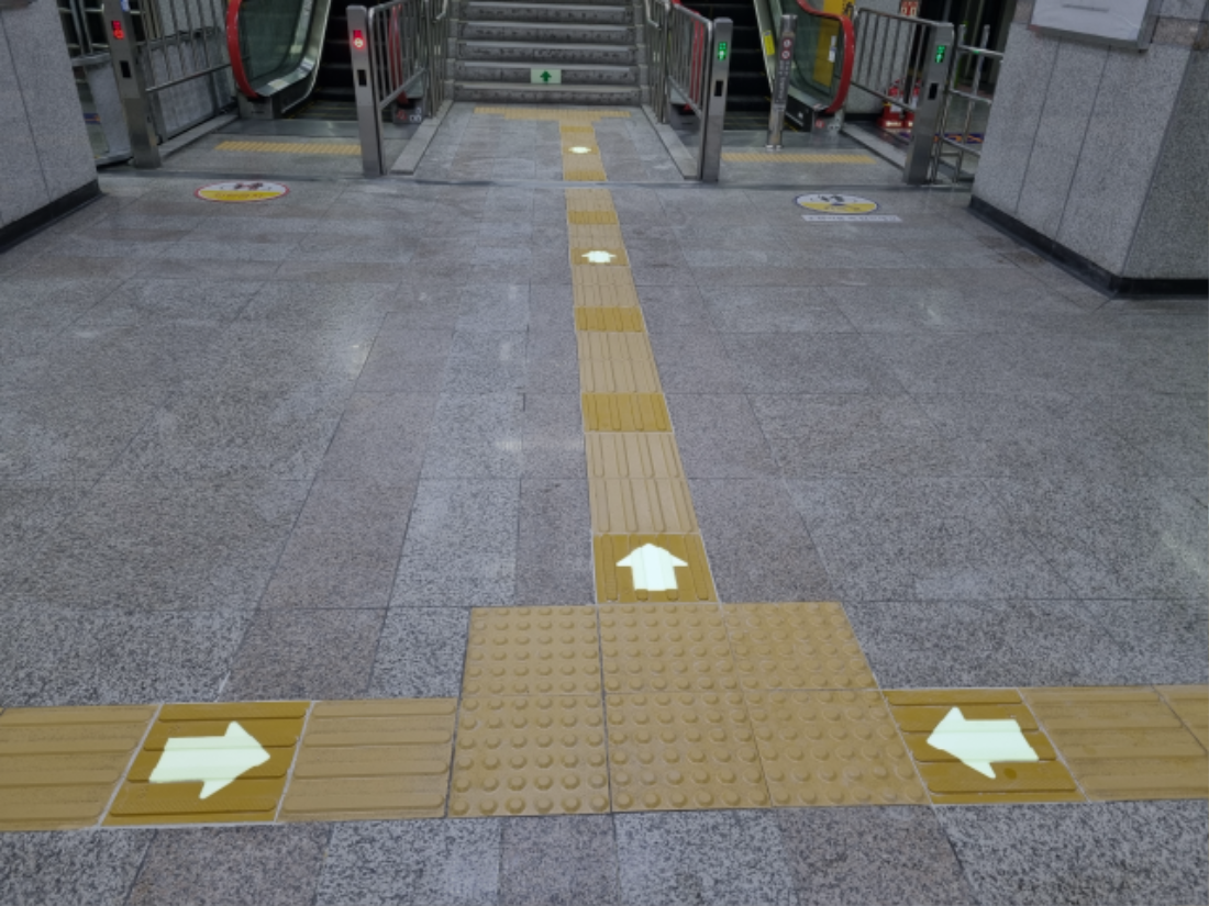 축광(야광)점자블록 설치_광주교통공사 (5).png