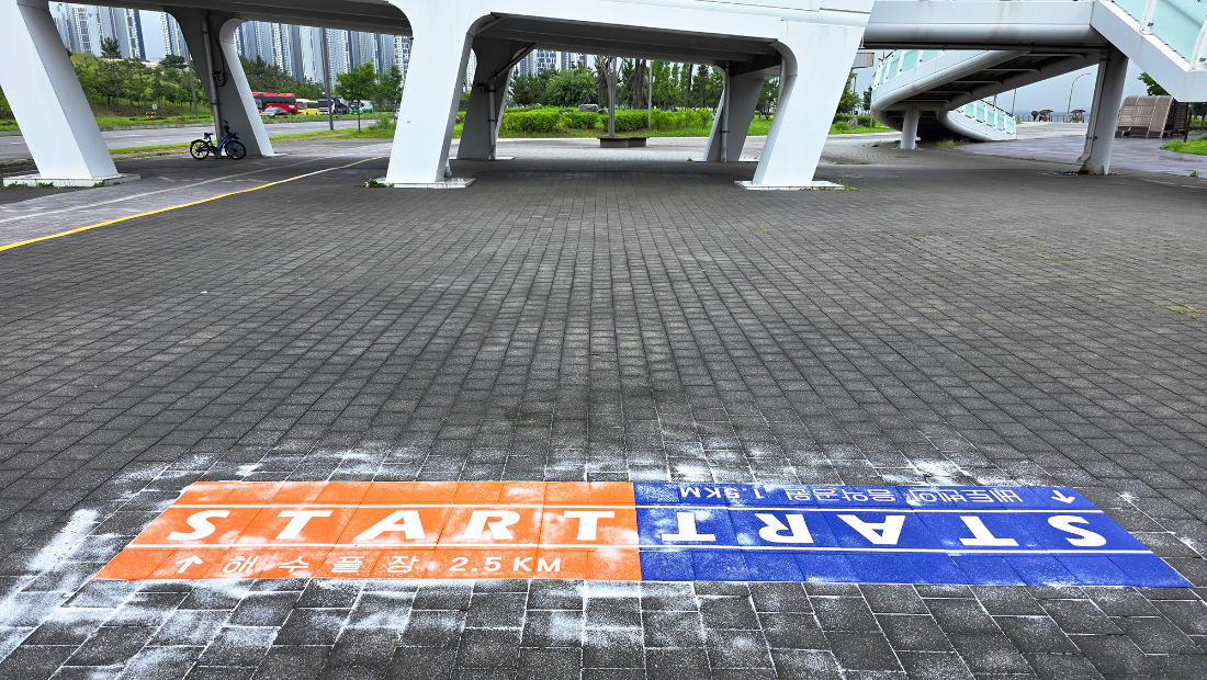 바닥에 안내표시 (2).jpg